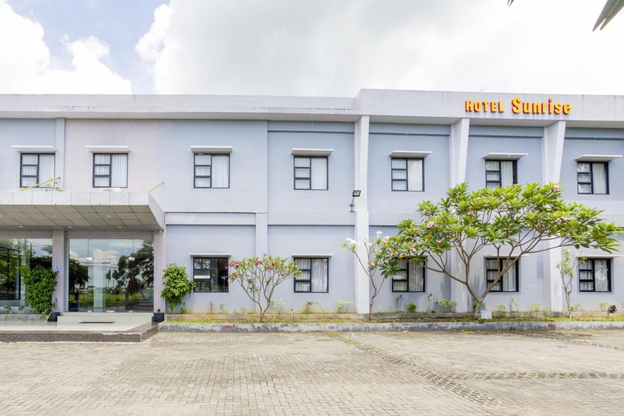 Oyo 3343 Sunrise Hotel Banjarbaru Ngoại thất bức ảnh