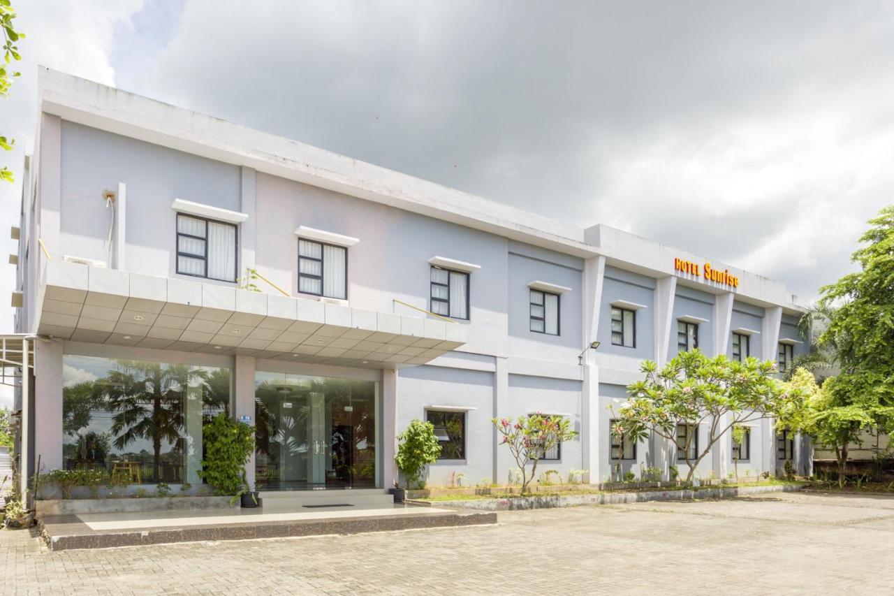 Oyo 3343 Sunrise Hotel Banjarbaru Ngoại thất bức ảnh