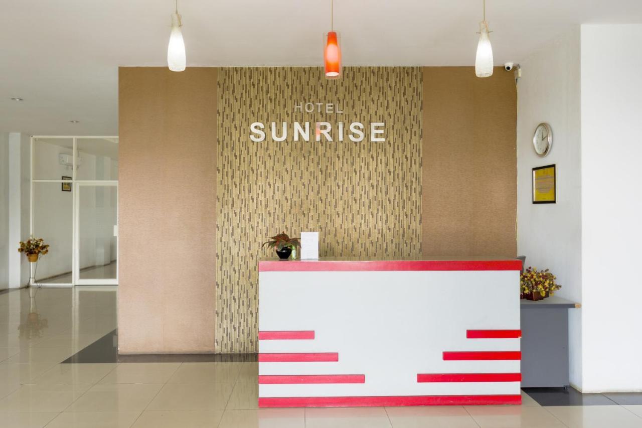 Oyo 3343 Sunrise Hotel Banjarbaru Ngoại thất bức ảnh